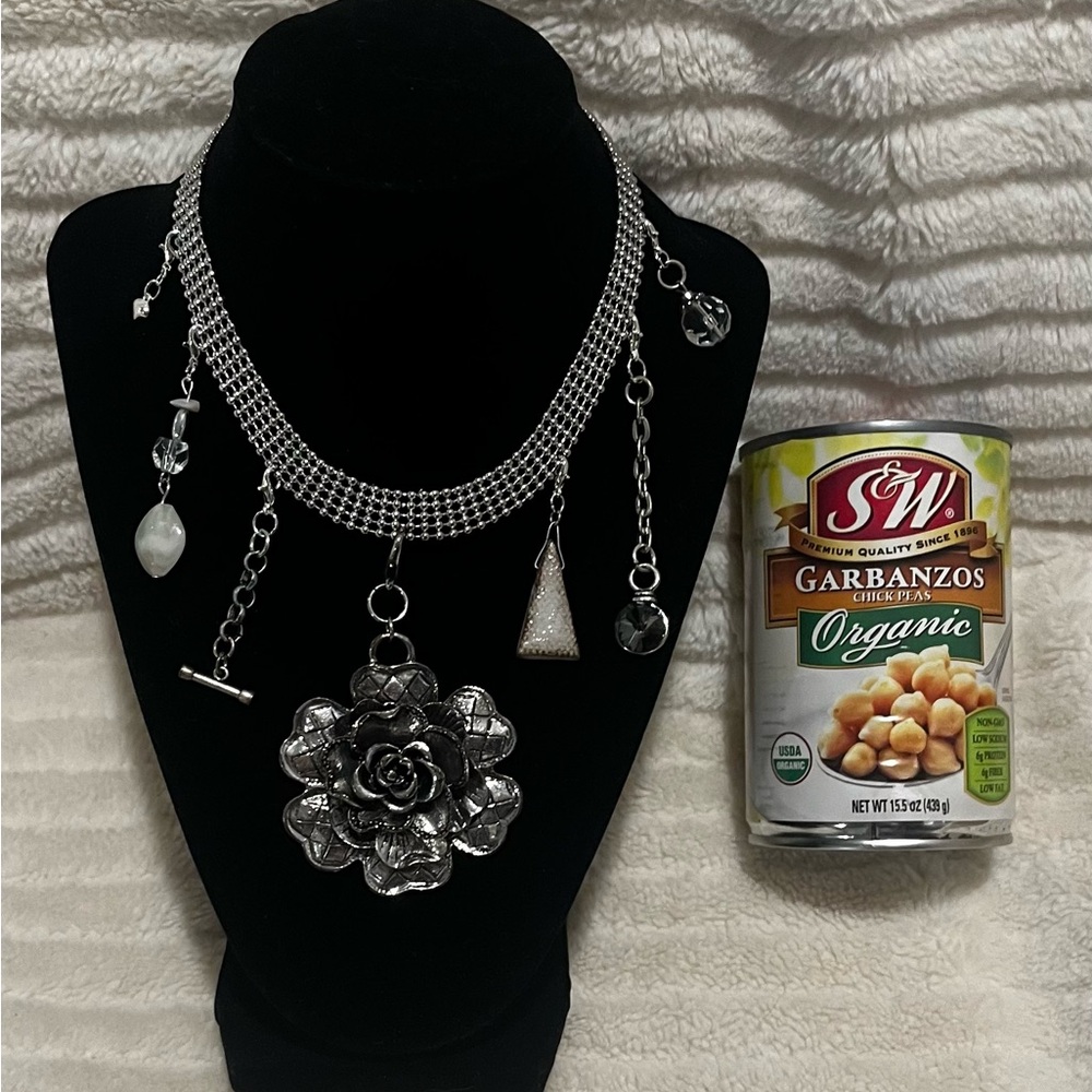 Chic Silver Rose Pendant Necklace